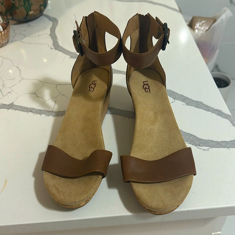 NWOT New UGG Sandals size 9. Ankle Sandals. Comfortable Chic